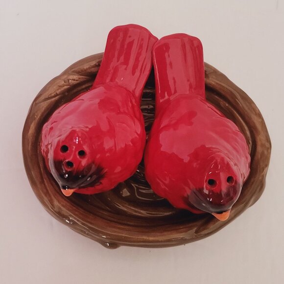 Red Cardinal Bird Salt Pepper Shakers Nest Tray - Picture 3 of 14